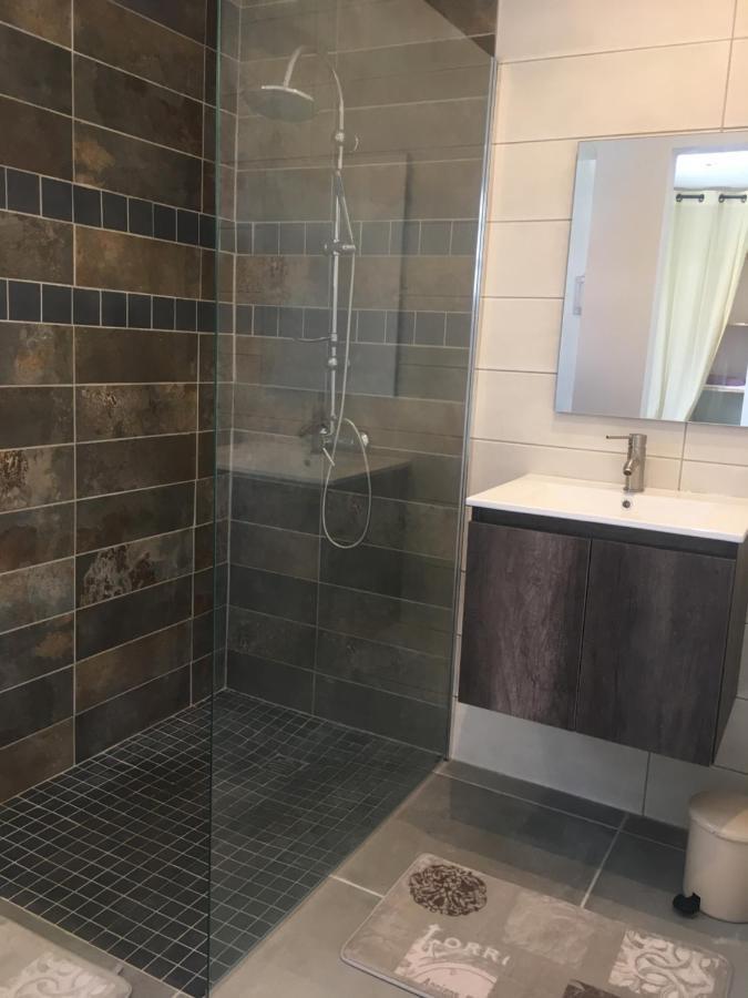 Jolie Maison T3 A St Pierre, 2 Chambres Avec Sdb, Grande Varangue, Jardin Saint Pierre Luaran gambar